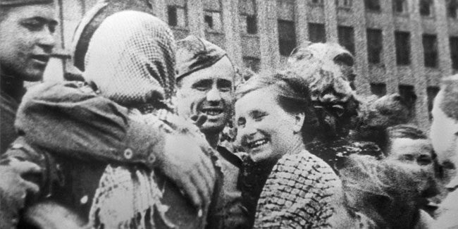 Подія 3 липня - День визволення Мінська від нацистських загарбників радянськими військами в 1944 році в Білорусі Подія 3 липня - День визволення Мінська від нацистських загарбників радянськими військами в 1944 році в Білорусі