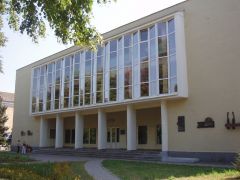 Полтавське Державне музичне училище. 
 Полтава. 
 Розмір 1024 X 768