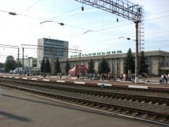 Хмельницький залізничний вокзал. 
 Міста України. 
 Розмір 1024 X 768