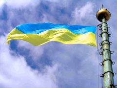 Прапор на флагштоку. 
 Українська символіка. 
 Розмір 1024 X 768