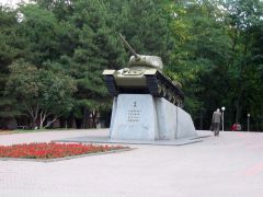 Танк - пам’ятник генералу Пушкіну Юхиму Григоровичу. 
 Дніпропетровськ. 
 Розмір 1024 X 768
