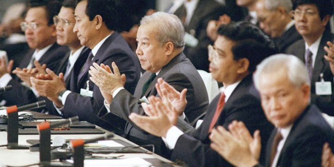 Подія 23 жовтня - День пам'яті паризького мирного договору в Камбоджі