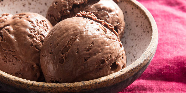 Подія 7 червня - День шоколадного морозива