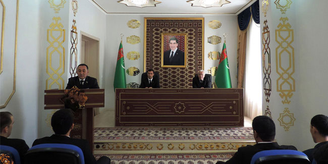 Подія 18 травня - День Конституції та День Державного прапора Туркменістану