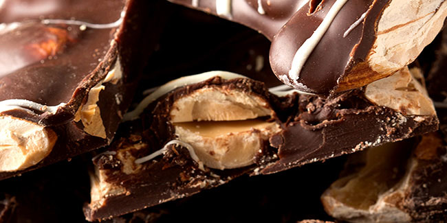 Подія 7 листопада - Національний день гіркого шоколаду з мигдалем в США
