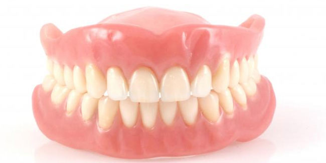 Подія 9 березня - День штучних зубів