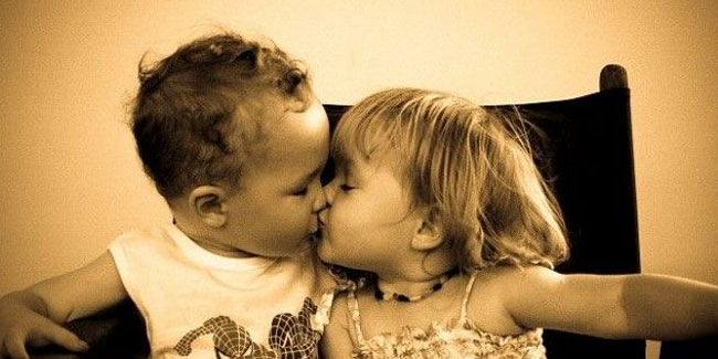 Подія 25 серпня - День поцілунку примирення