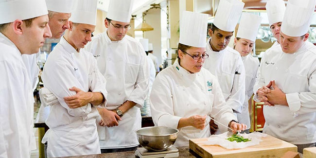 Подія 3 травня - День шкільних кухарів в США