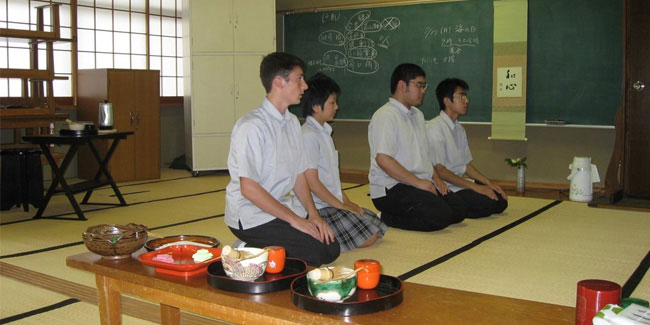 Подія 28 березня - День святкування школи японської чайної церемонії