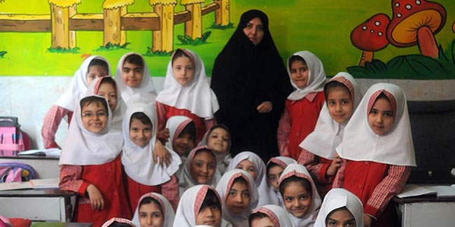 Подія 2 травня - День вчителя в Ірані