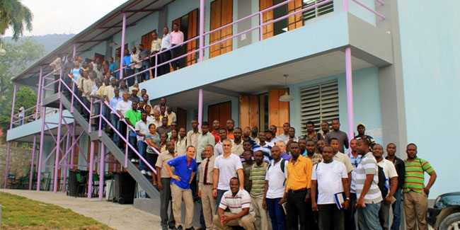 Подія 18 травня - День прапора і День університетів на Гаїті