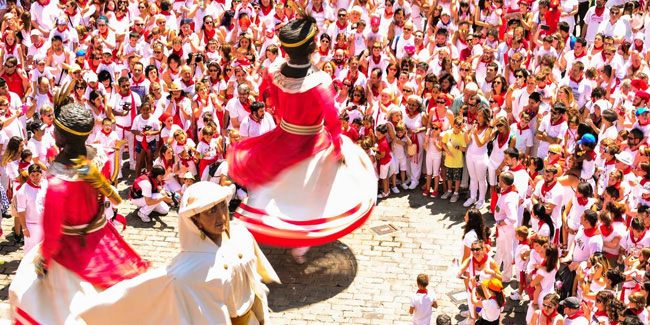 Подія 6 липня - Перший день фестивалю Сан-Фермін у Памплоні, Наваррі, Іспанія
