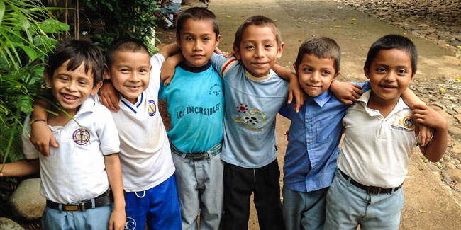 Подія 1 жовтня - День захисту дітей в Сальвадорі, Гватемалі та на Шрі-Ланці