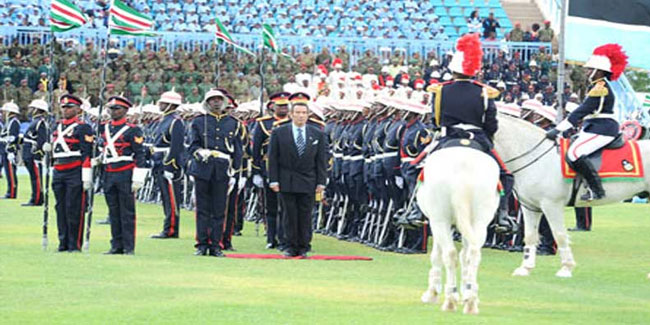 30 вересня 1996 року Ботсвана офіційно стала незалежною республікою в Британській Співдружності з першим президентом Сером Серетсе Кхама